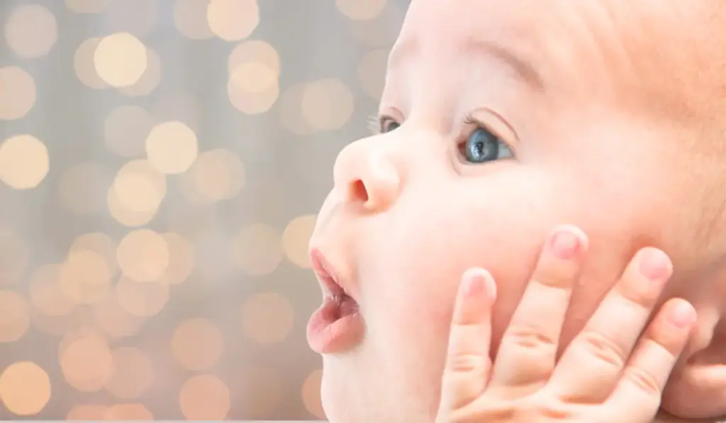 Schübe bei Babys: erstaunt blickendes Baby